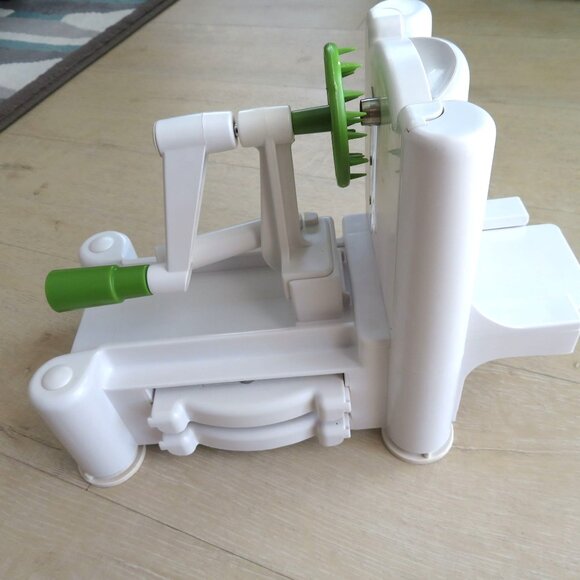 Tabletop Vegetable Spiralizer World Cuisine Turning Slicer Plastic Tri Blades - Picture 5 of 14